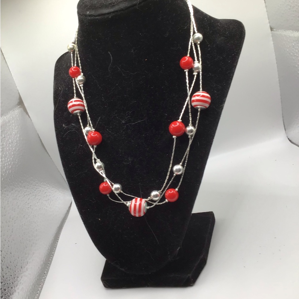 NWOT Stunning Red and White Stone Necklace 9” length